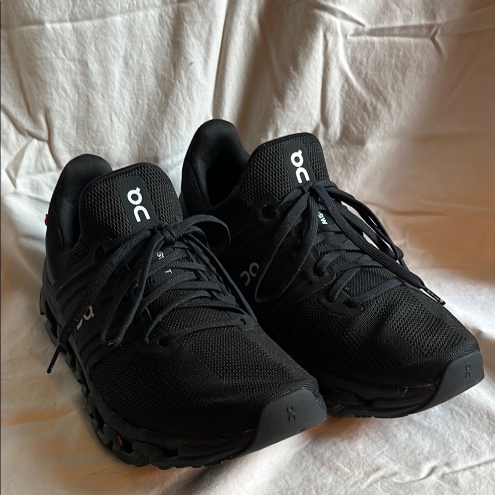 On Running Women's Black cloudswift